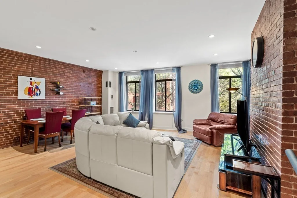 2 bed, 1 bath apartment for rent at 142 Commercial St Unit 304, North End — photo 3 of 24