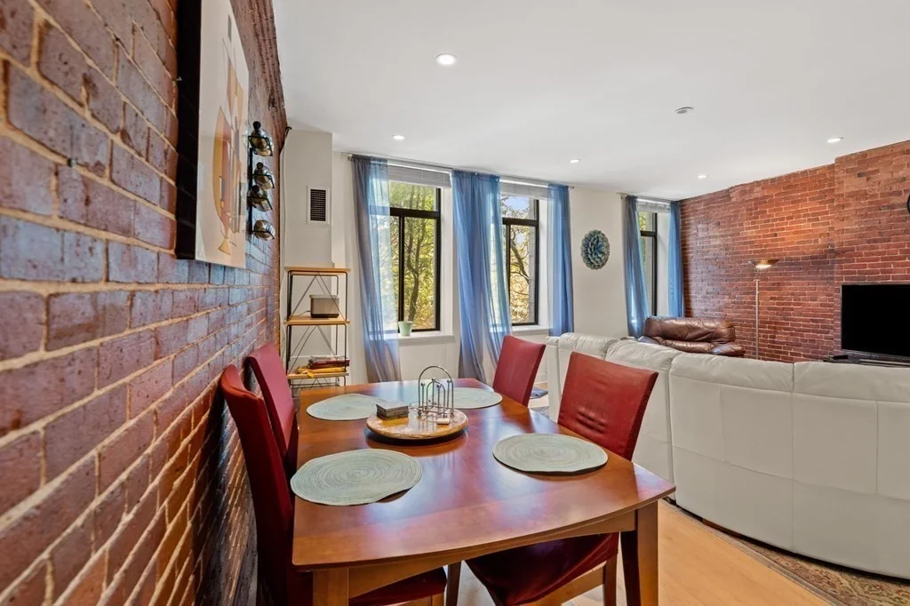 2 bed, 1 bath apartment for rent at 142 Commercial St Unit 304, North End — photo 5 of 24