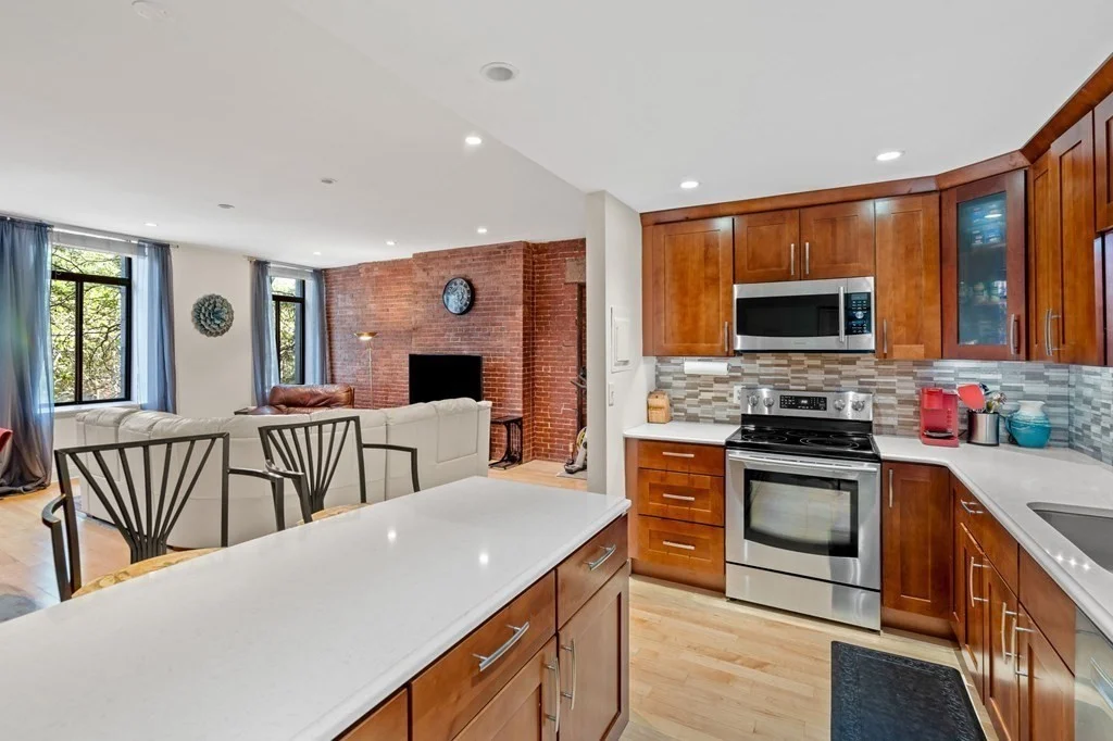 2 bed, 1 bath apartment for rent at 142 Commercial St Unit 304, North End — photo 8 of 24
