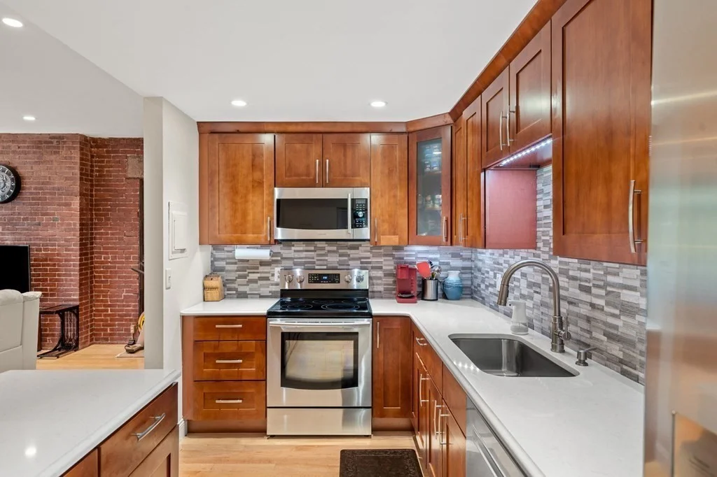 2 bed, 1 bath apartment for rent at 142 Commercial St Unit 304, North End — photo 7 of 24