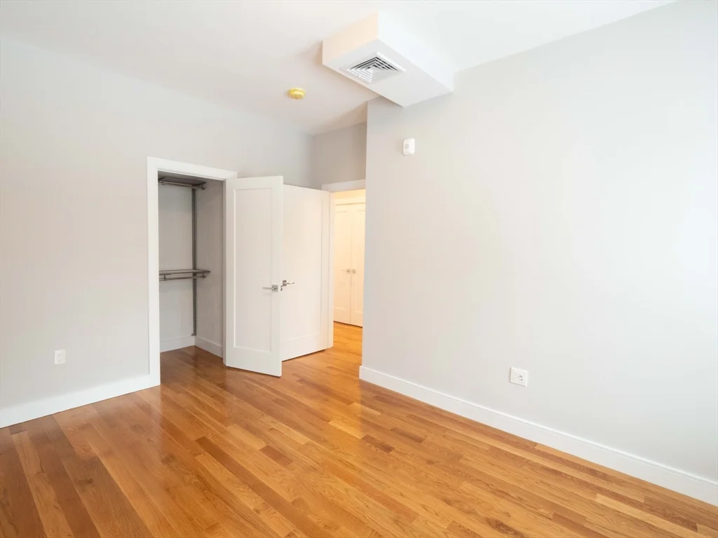 3 bed, 2 bath apartment for rent at 142 Coolidge St Unit 1, Coolidge Corner — photo 15 of 24