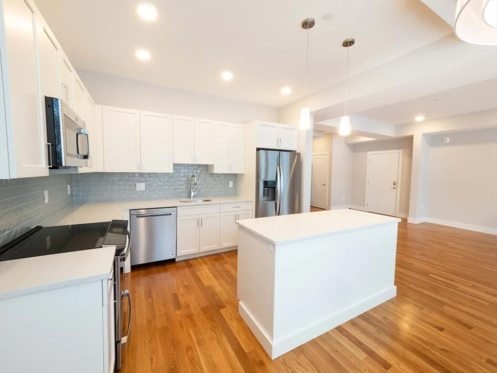 3 bed, 2 bath apartment for rent at 142 Coolidge St Unit 1, Coolidge Corner — photo 2 of 24