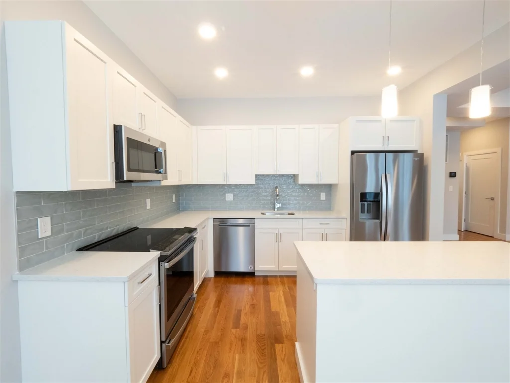 3 bed, 2 bath apartment for rent at 142 Coolidge St Unit 1, Coolidge Corner — photo 5 of 24