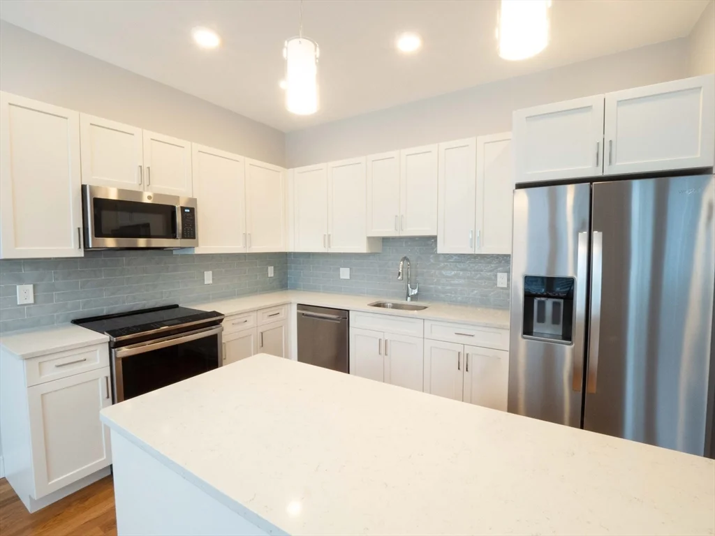 3 bed, 2 bath apartment for rent at 142 Coolidge St Unit 1, Coolidge Corner — photo 4 of 24