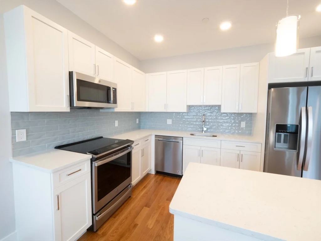 4 bed, 2 bath apartment for rent at 142 Coolidge St Unit 2, Coolidge Corner — photo 3 of 28