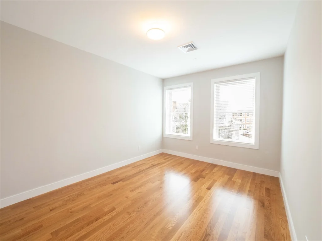 4 bed, 2 bath apartment for rent at 142 Coolidge St Unit 2, Coolidge Corner — photo 7 of 28