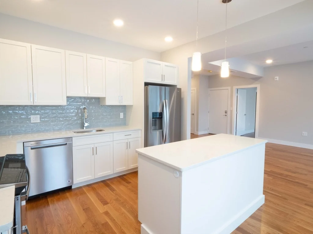 4 bed, 2 bath apartment for rent at 142 Coolidge St Unit 2, Coolidge Corner — photo 6 of 28