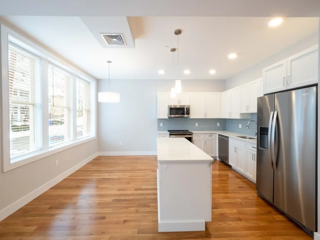 4 bed, 2 bath apartment for rent at 142 Coolidge St Unit 2, Coolidge Corner — photo 2 of 28