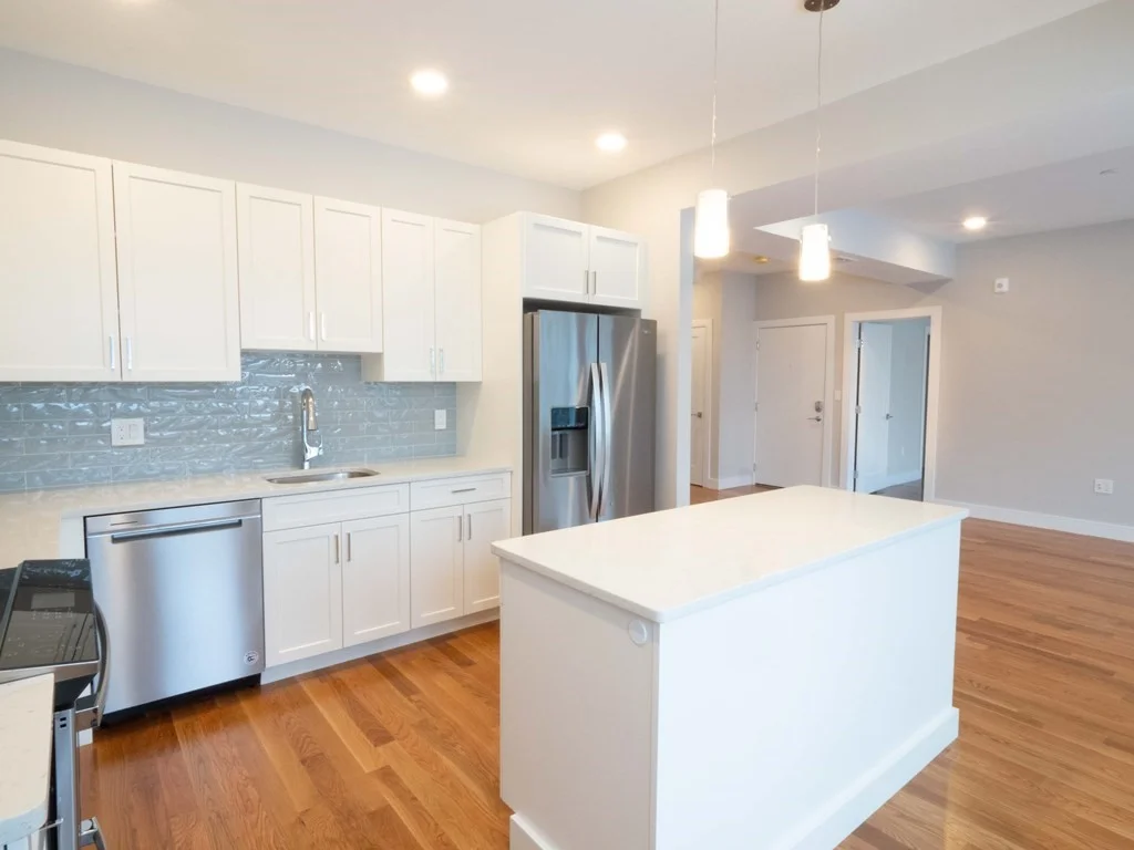 4 bed, 2 bath apartment for rent at 142 Coolidge St Unit 3, Coolidge Corner — photo 6 of 25