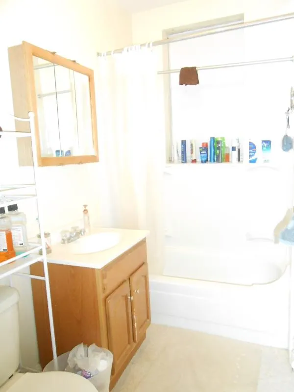 4 bed, 2 bath apartment for rent at 142 Davis Ave Unit 3, Emerson Gardens — photo 9 of 16