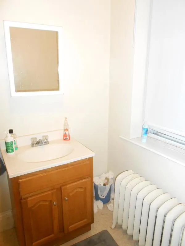 4 bed, 2 bath apartment for rent at 142 Davis Ave Unit 3, Emerson Gardens — photo 7 of 16