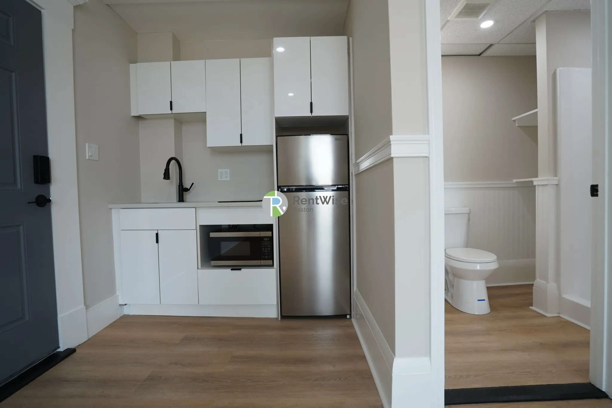 Studio bed, 1 bath apartment for rent at 142 Dorchester St Unit 1, South Boston — photo 4 of 7