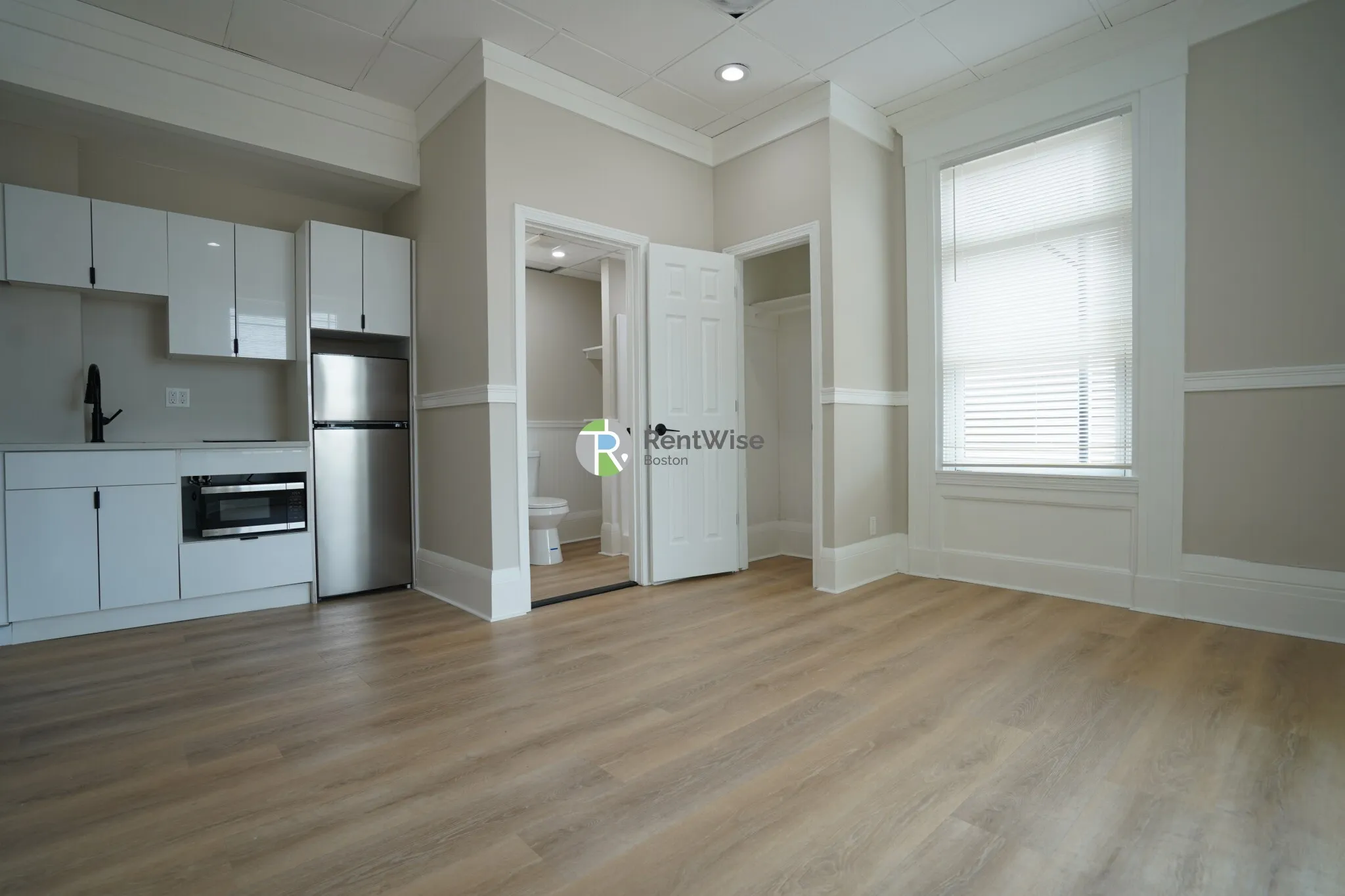 Studio bed, 1 bath apartment for rent at 142 Dorchester St Unit 1, South Boston — photo 3 of 7