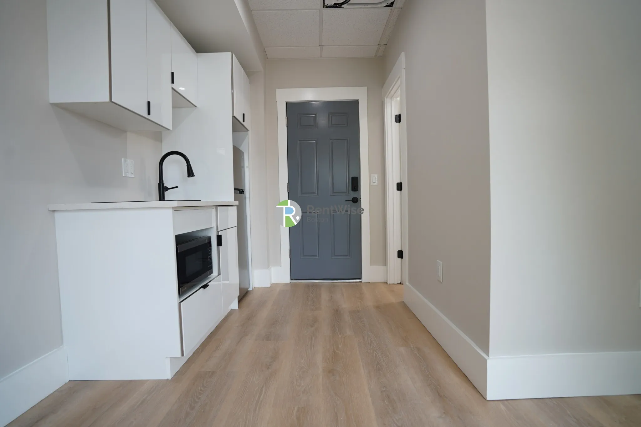 Studio bed, 1 bath apartment for rent at 142 Dorchester St Unit 11, South Boston — photo 3 of 6