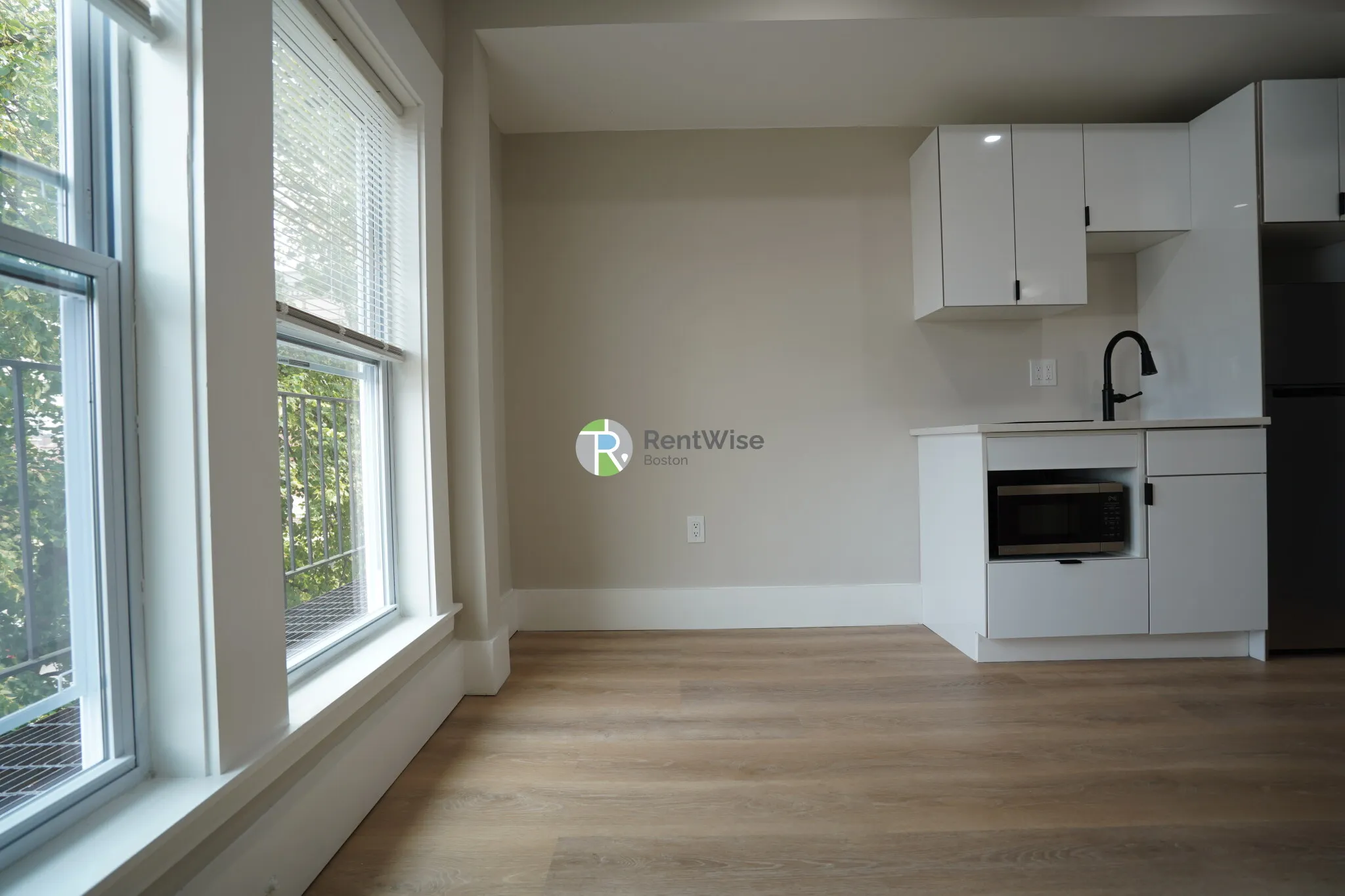 Studio bed, 1 bath apartment for rent at 142 Dorchester St Unit 11, South Boston — photo 4 of 6