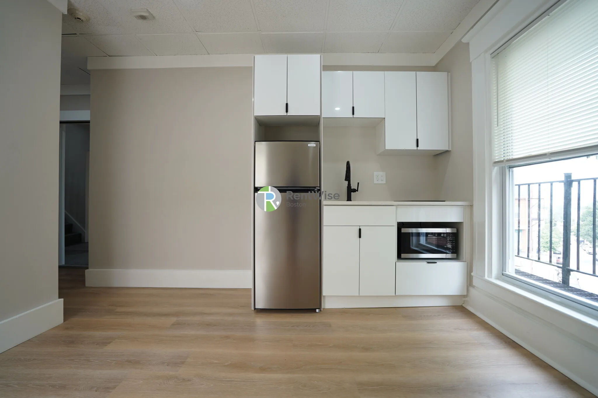 Studio bed, 1 bath apartment for rent at 142 Dorchester St Unit 12, South Boston — photo 4 of 6