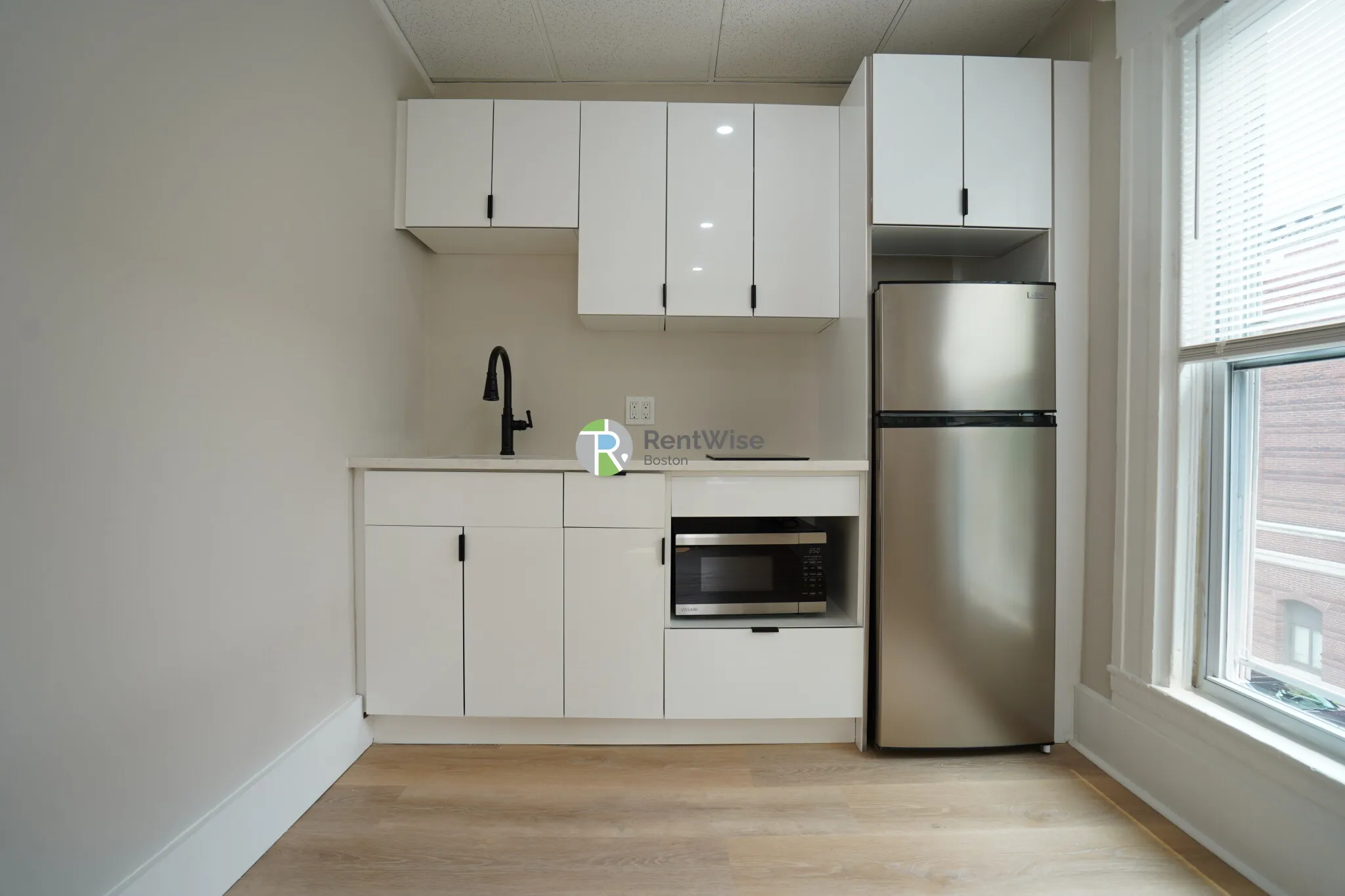 Studio bed, 1 bath apartment for rent at 142 Dorchester St Unit 13, South Boston — photo 4 of 7
