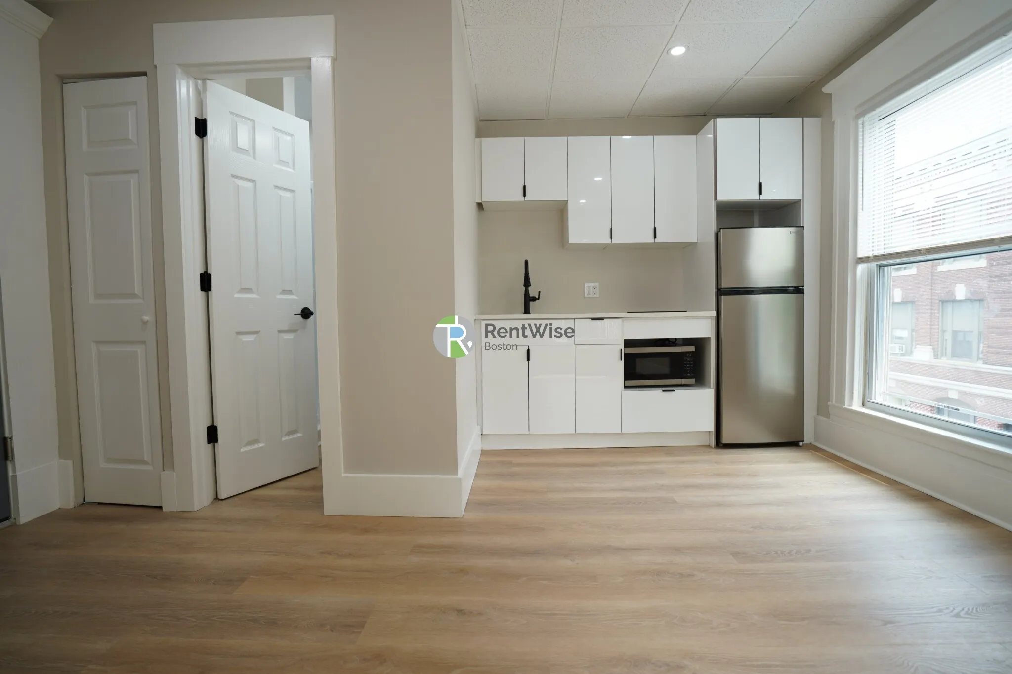Studio bed, 1 bath apartment for rent at 142 Dorchester St Unit 13, South Boston — photo 3 of 7