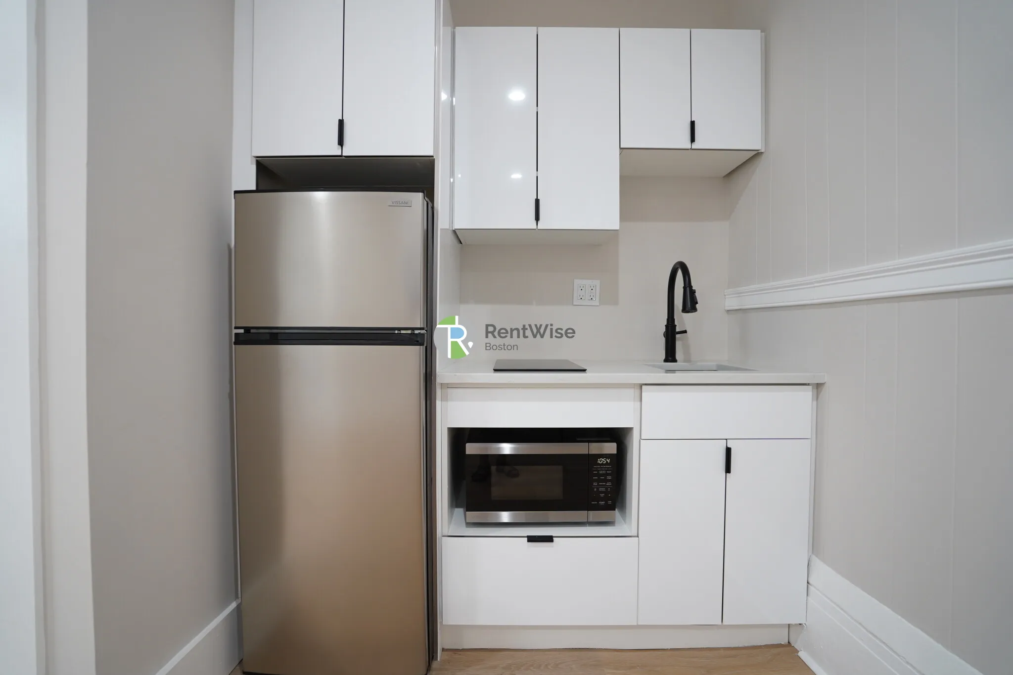 Studio bed, 1 bath apartment for rent at 142 Dorchester St Unit 2, South Boston — photo 4 of 8