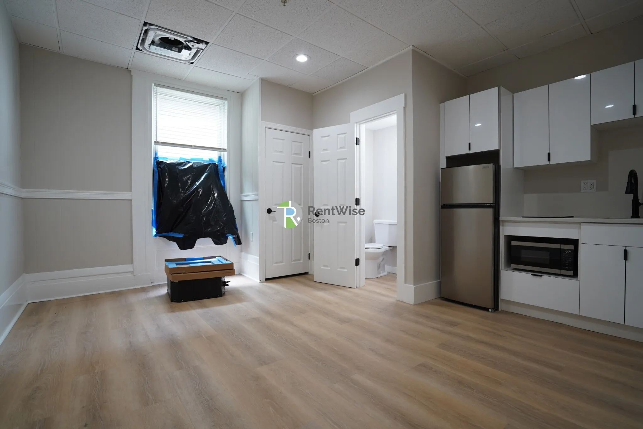 Studio bed, 1 bath apartment for rent at 142 Dorchester St Unit 2, South Boston — photo 2 of 8