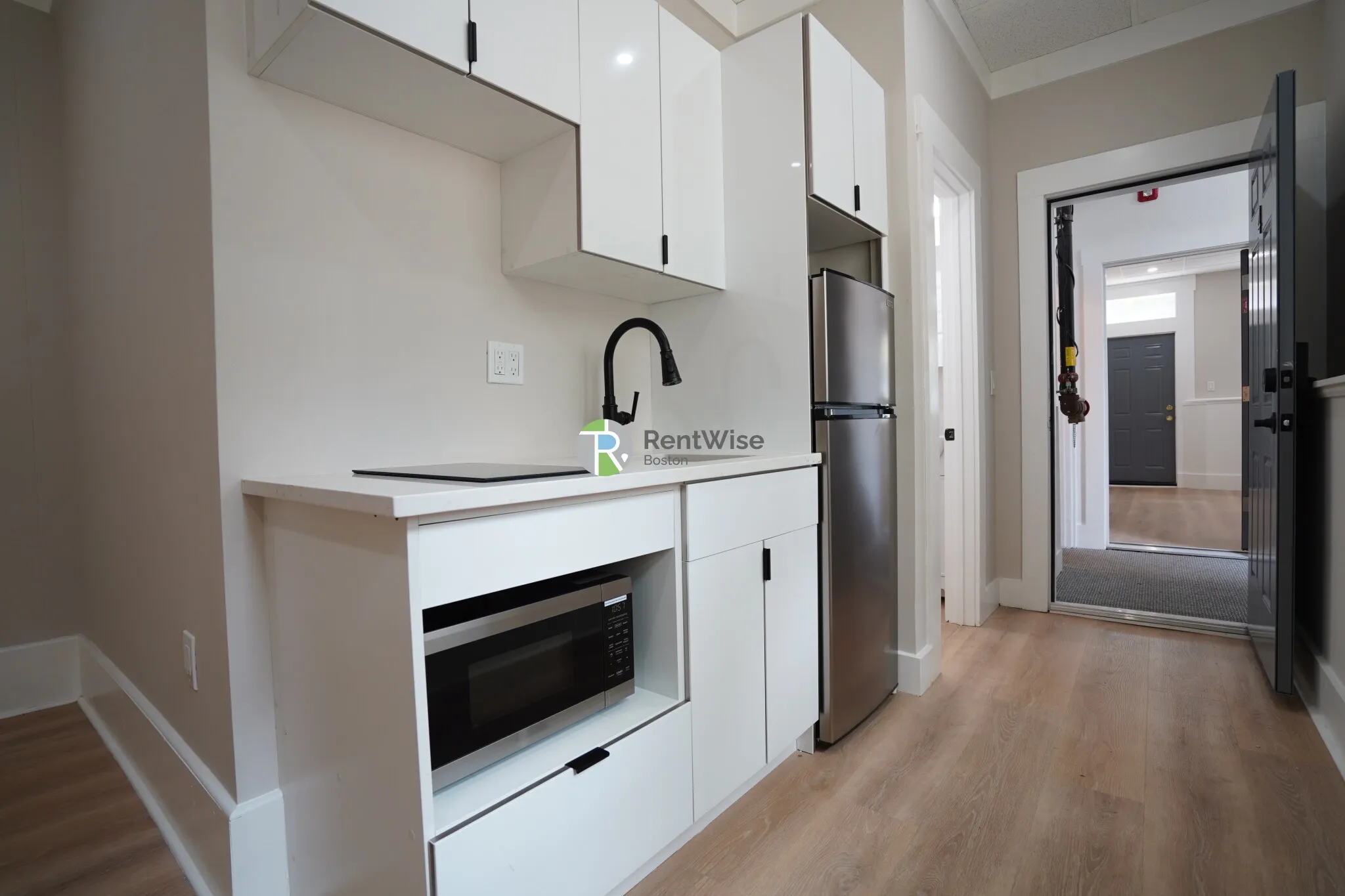 Studio bed, 1 bath apartment for rent at 142 Dorchester St Unit 4, South Boston — photo 4 of 8
