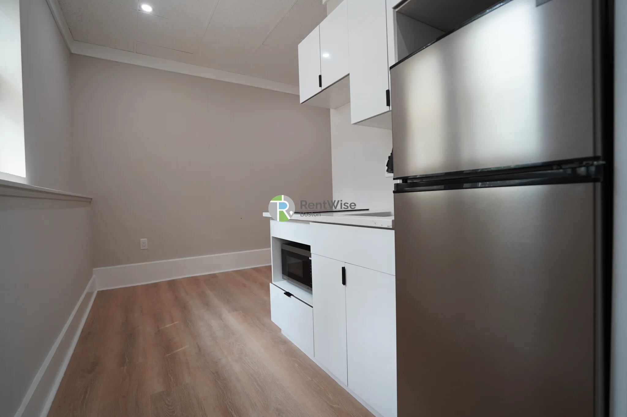 Studio bed, 1 bath apartment for rent at 142 Dorchester St Unit 4, South Boston — photo 5 of 8