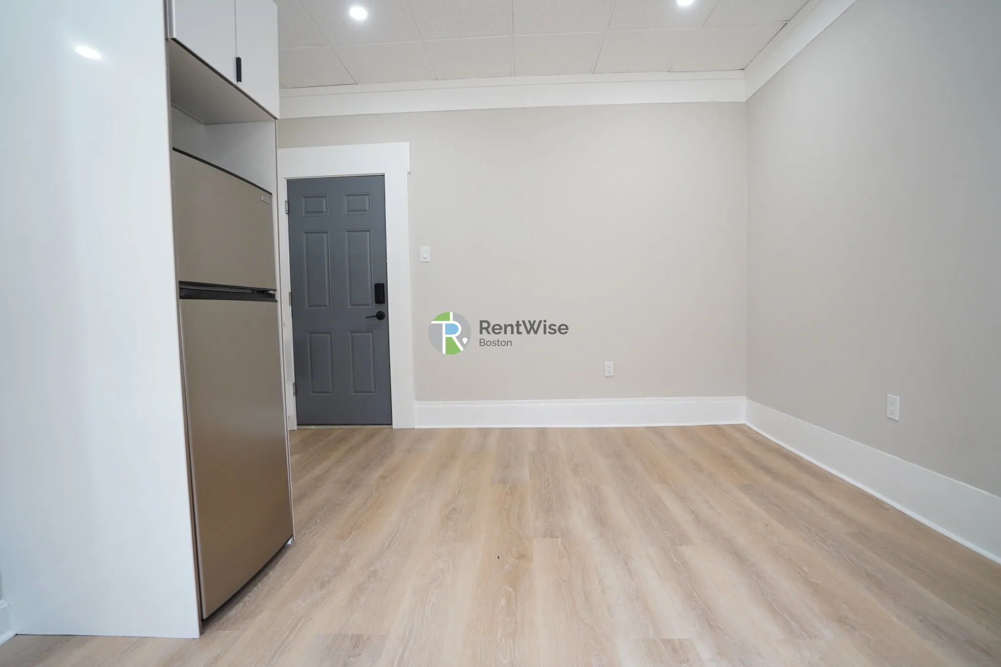 Studio bed, 1 bath apartment for rent at 142 Dorchester St Unit 7, South Boston — photo 3 of 7