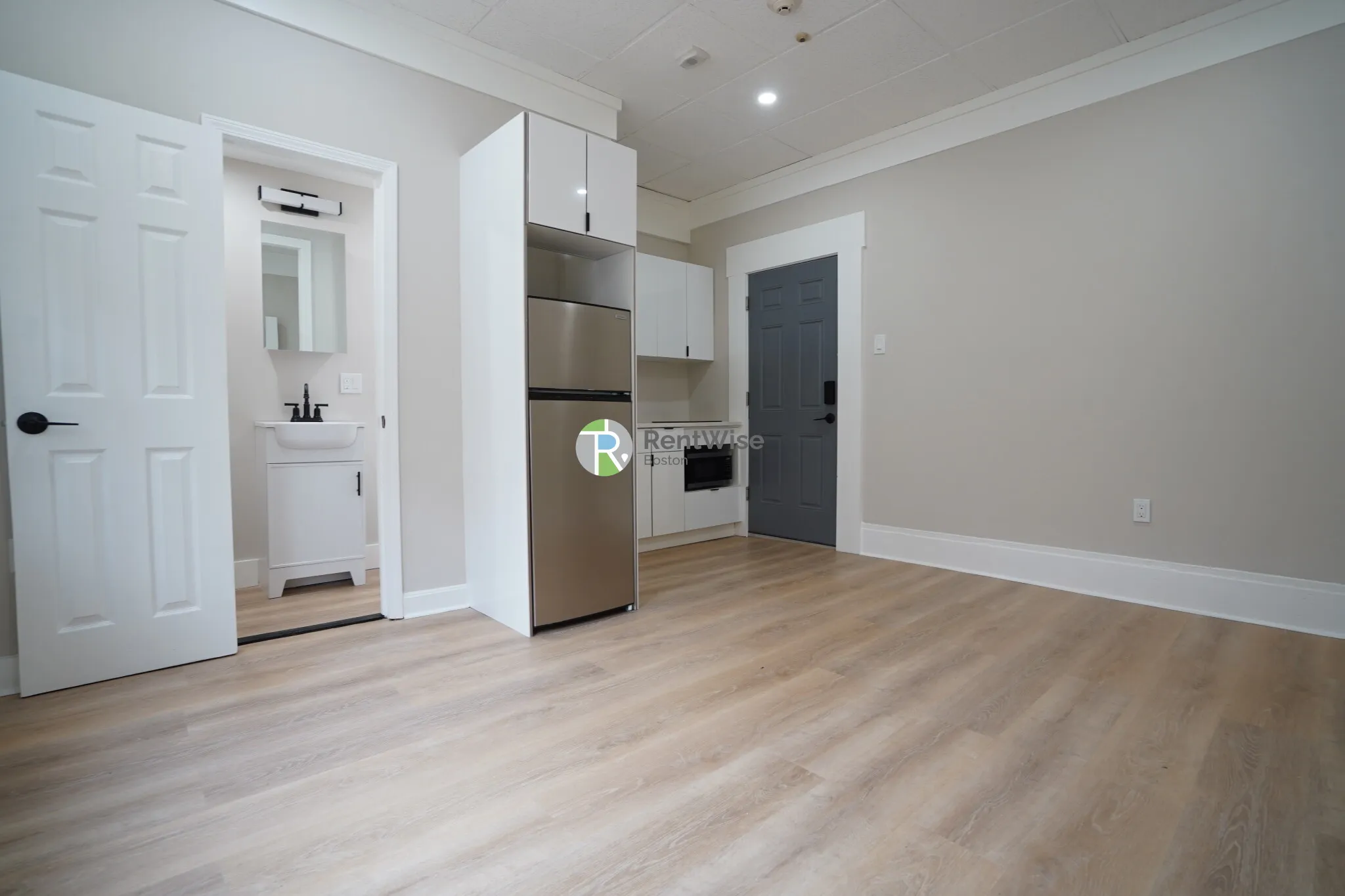 Studio bed, 1 bath apartment for rent at 142 Dorchester St Unit 7, South Boston — photo 4 of 7