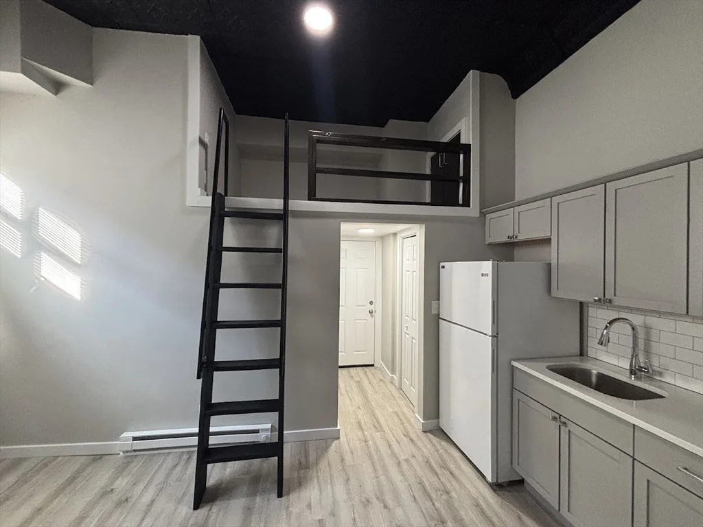 Studio bed, 1 bath apartment for rent at 142 Gove St Unit 1, East Boston — photo 3 of 6