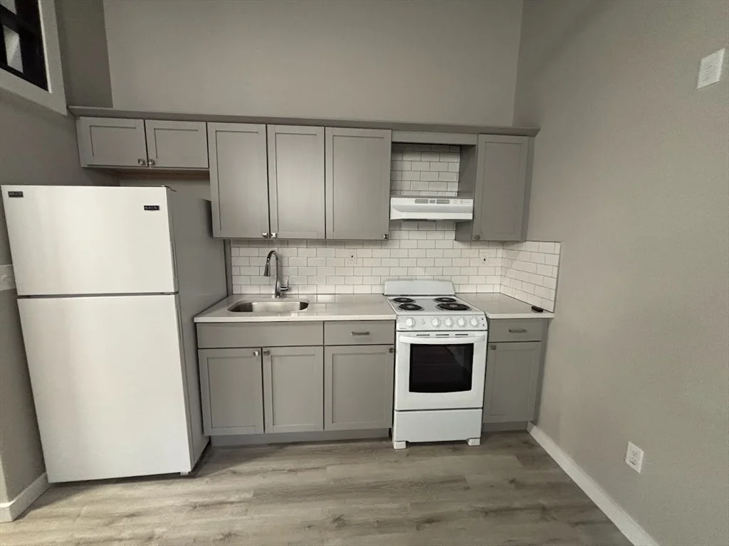 Studio bed, 1 bath apartment for rent at 142 Gove St Unit 1, East Boston — photo 2 of 6
