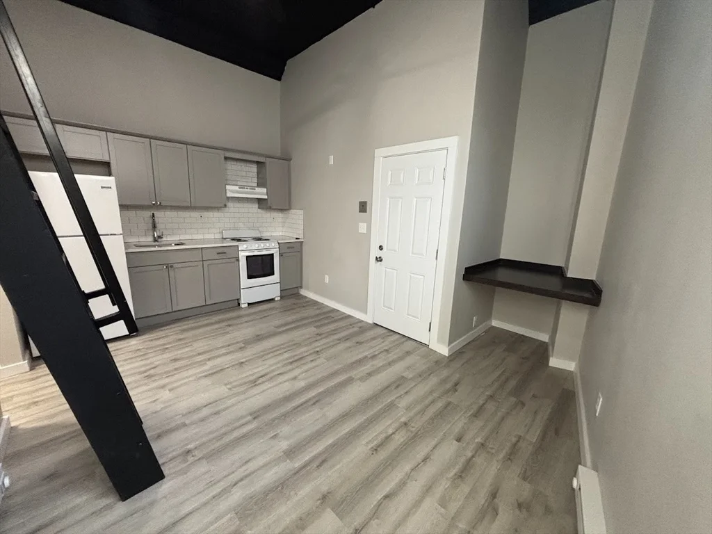 Studio bed, 1 bath apartment for rent at 142 Gove St Unit 1, East Boston — photo 4 of 6