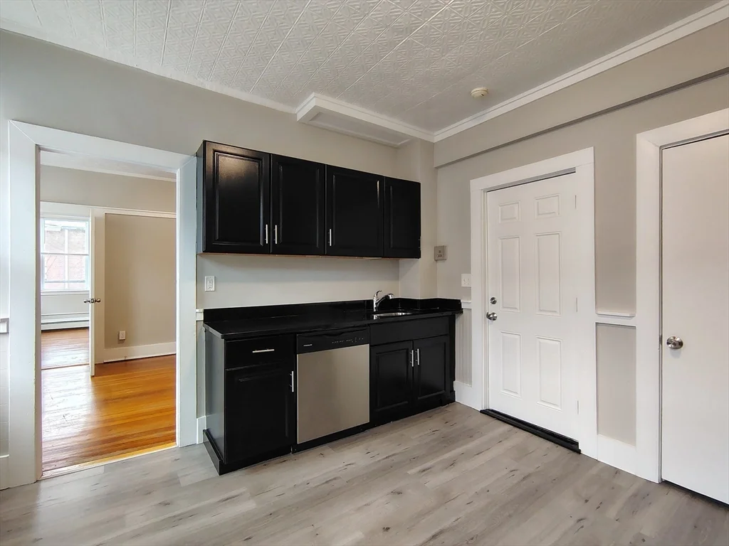 2 bed, 1 bath apartment for rent at 142 Gove Unit 5, East Boston — photo 3 of 12