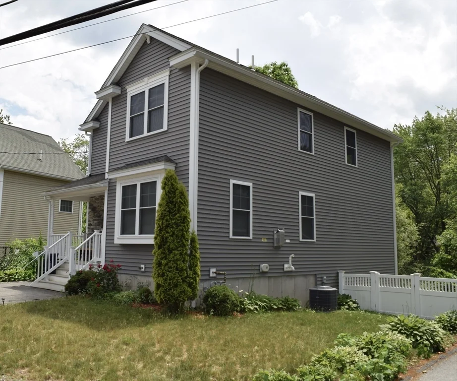 3 bed, 1 bath apartment for rent at 142 Grove Ave, Wilmington — photo 2 of 26