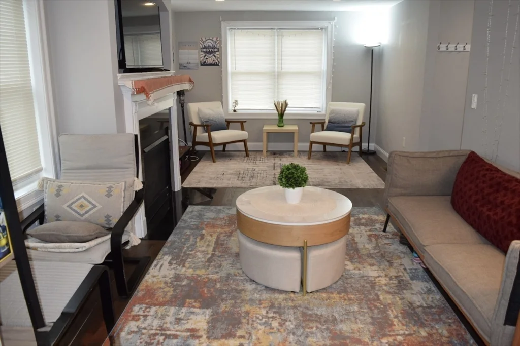 3 bed, 1 bath apartment for rent at 142 Grove Ave, Wilmington — photo 5 of 26