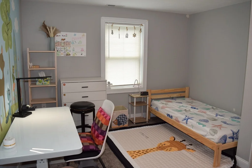 3 bed, 1 bath apartment for rent at 142 Grove Ave, Wilmington — photo 12 of 26