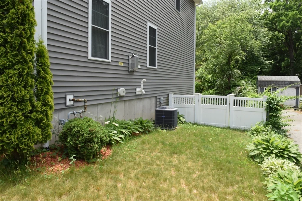3 bed, 1 bath apartment for rent at 142 Grove Ave, Wilmington — photo 21 of 26