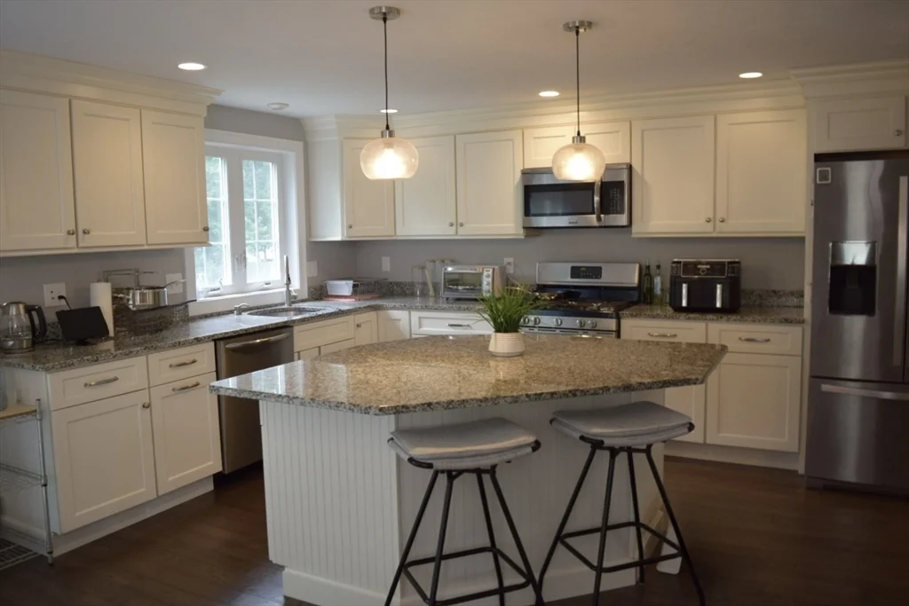 3 bed, 1 bath apartment for rent at 142 Grove Ave, Wilmington — photo 7 of 26