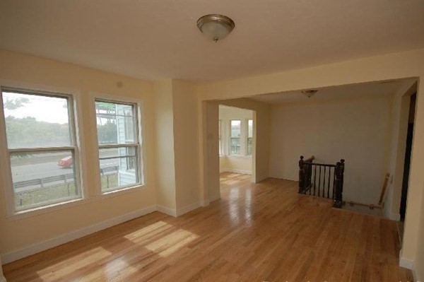 4 bed, 2 bath apartment for rent at 142 Lincoln St Unit 2, Brighton — photo 5 of 8