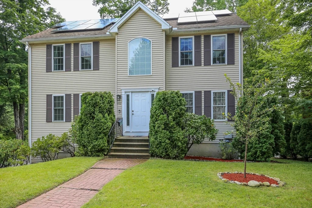 3 bed, 2 bath apartment for rent at 142 Olean St Unit 1, Tatnuck — photo 2 of 41