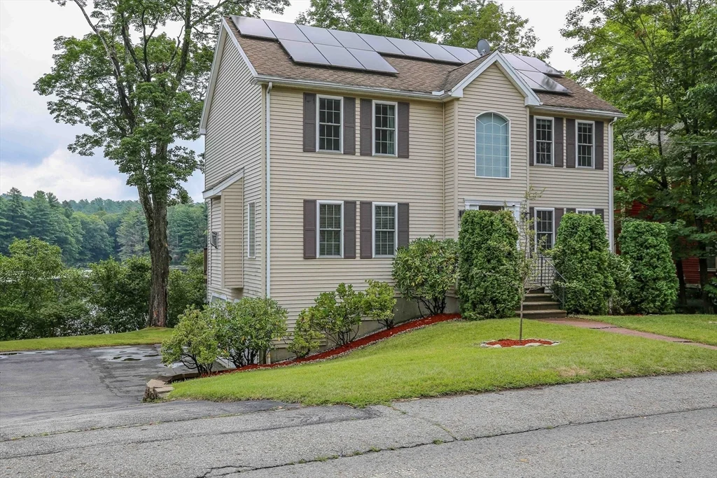 3 bed, 2 bath apartment for rent at 142 Olean St Unit 1, Tatnuck — photo 4 of 41