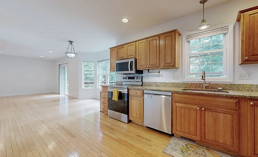 3 bed, 2 bath apartment for rent at 142 Olean St Unit 1, Tatnuck — photo 7 of 41