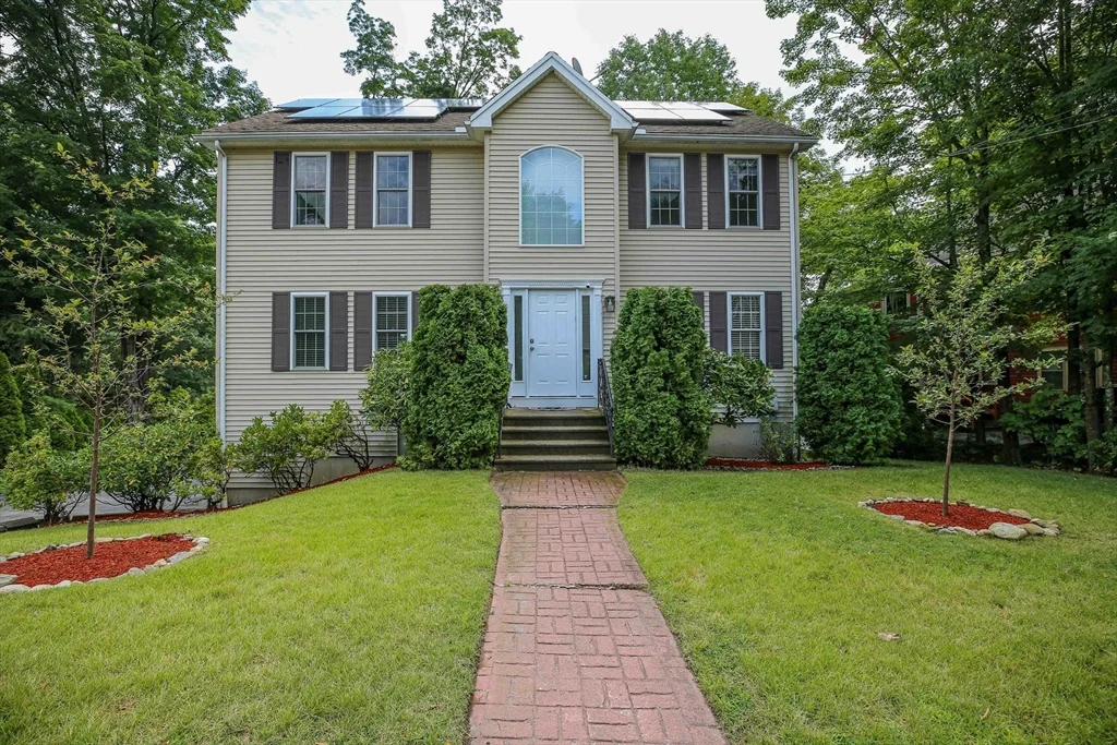 3 bed, 2 bath apartment for rent at 142 Olean St Unit 1, Tatnuck — photo 3 of 41