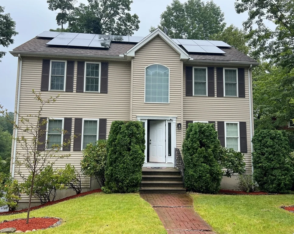 3 bed, 2 bath apartment for rent at 142 Olean St Unit 1, Tatnuck — photo 1 of 41