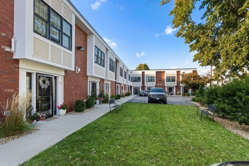 2 bed, 1.5 bath apartment for rent at 142 Pleasant St Unit 11, Winthrop — photo 1 of 12