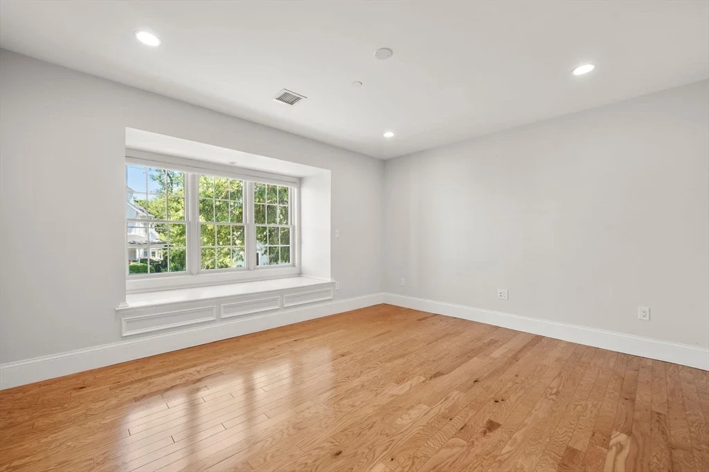 2 bed, 1.5 bath apartment for rent at 142 Pleasant St Unit 11, Winthrop — photo 7 of 12