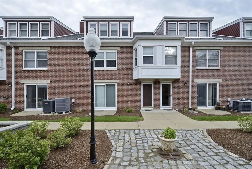 2 bed, 2 bath apartment for rent at 142 Quincy Shore Dr Unit 151, North Quincy — photo 1 of 11