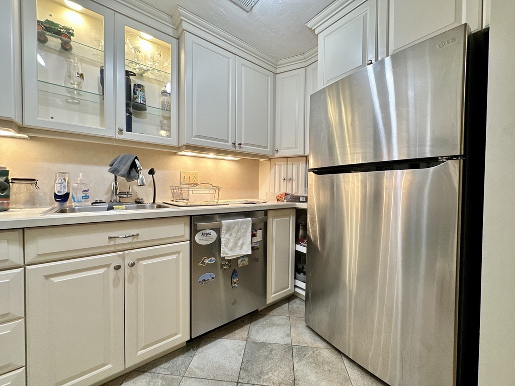 2 bed, 2 bath apartment for rent at 142 Quincy Shore Dr Unit 151, North Quincy — photo 3 of 11