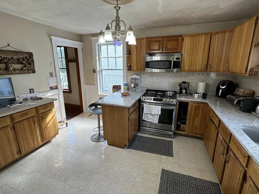 3 bed, 1 bath apartment for rent at 142 School St Unit 2, Boston — photo 3 of 22