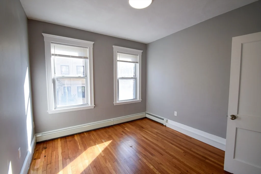 4 bed, 2 bath apartment for rent at 142 Sutherland Rd Unit 2, Brighton — photo 4 of 17