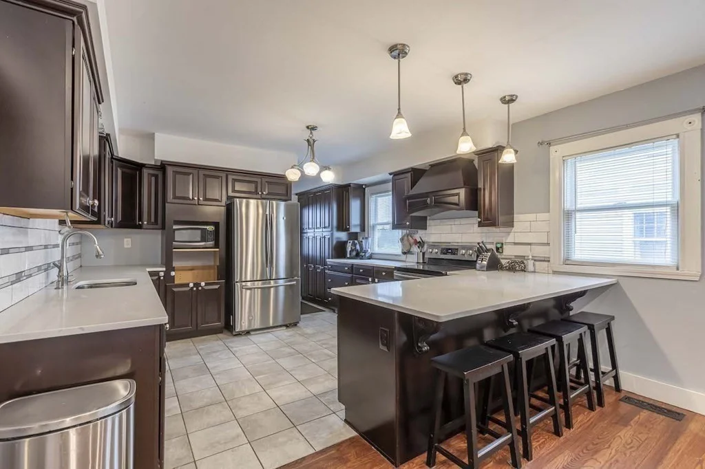 5 bed, 2 bath apartment for rent at 142 Warren St Unit 142, Arlington — photo 2 of 35